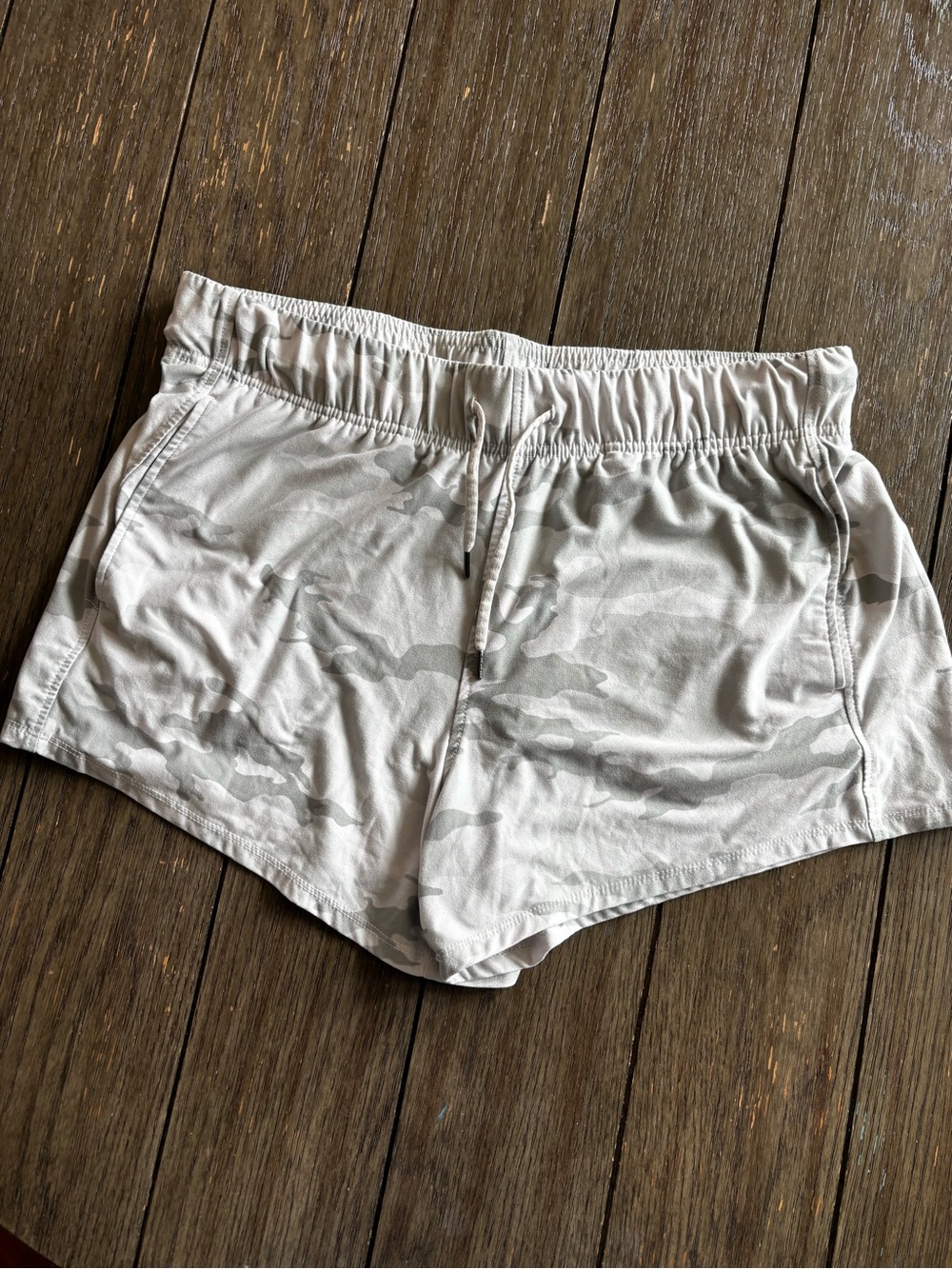 Women’s Lightweight Camo Drawstring Shorts - Light Gray
